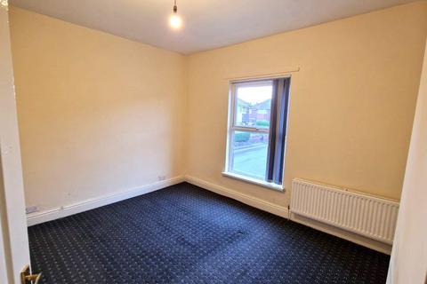 2 bedroom end of terrace house to rent, Jetson Street, Manchester