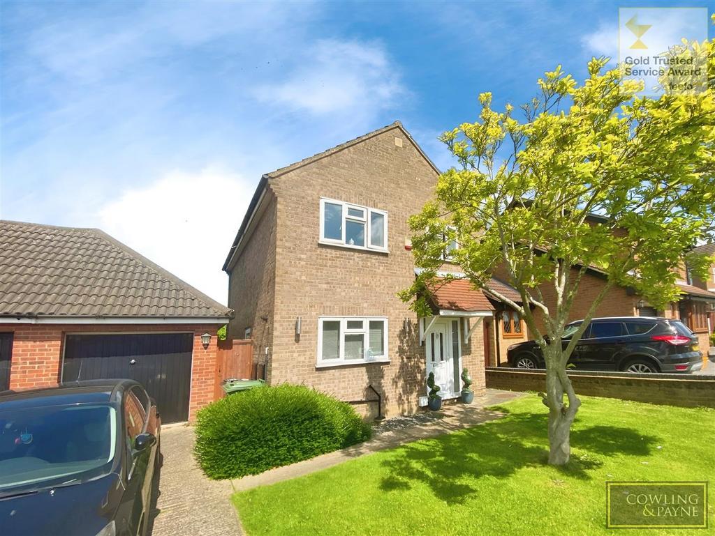Wick Meadows, Wickford 3 bed detached house £1,695 pcm (£391 pw)