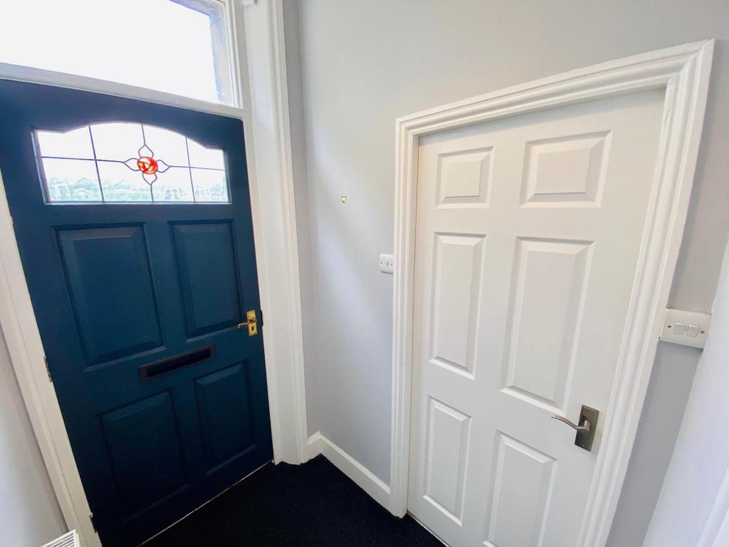 Saddleworth Road, Greetland, Halifax 2 bed terraced house to rent £625 pcm (£144 pw)