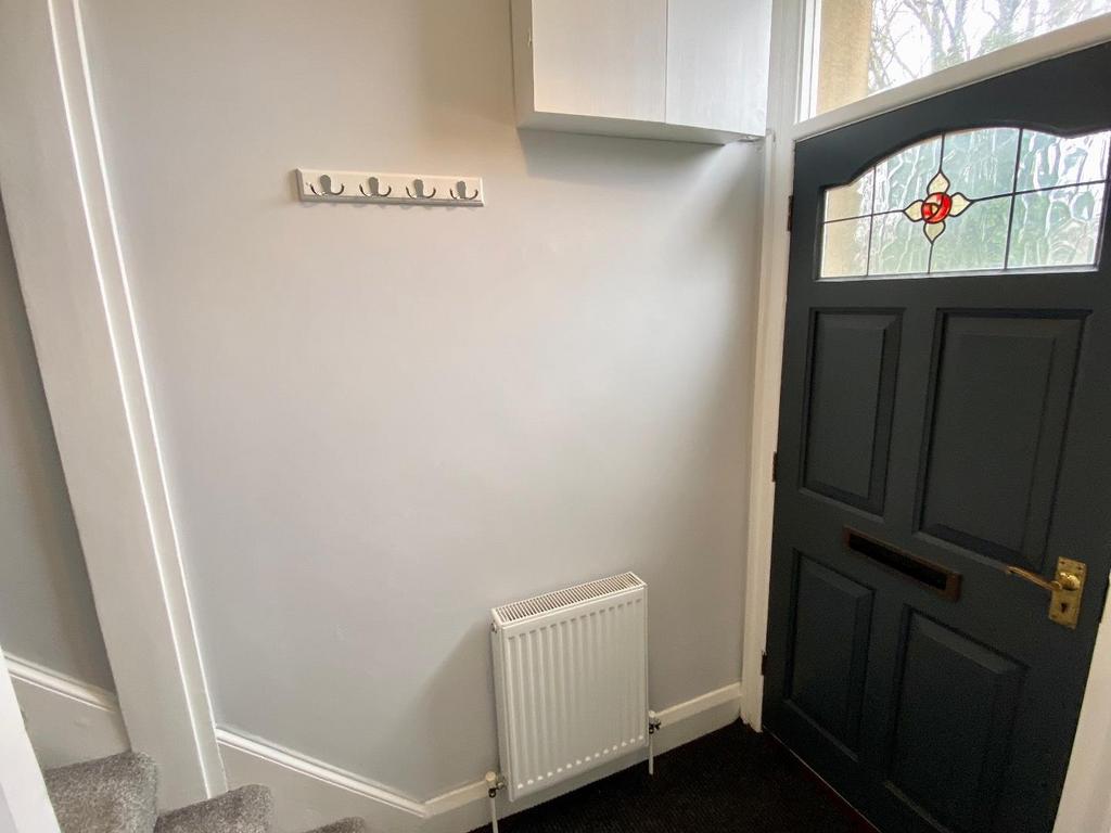 Saddleworth Road, Greetland, Halifax 2 bed terraced house to rent £625 pcm (£144 pw)