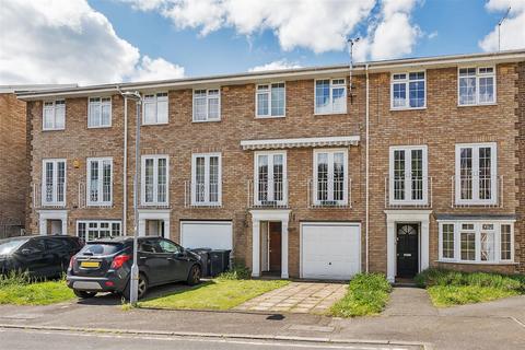 43 Selsdon Close, Surbiton, KT6 4TF