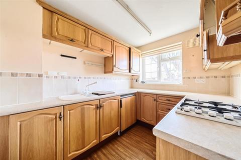 43 Selsdon Close, Surbiton, KT6 4TF
