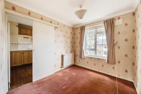 43 Selsdon Close, Surbiton, KT6 4TF