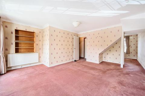 43 Selsdon Close, Surbiton, KT6 4TF