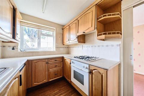 43 Selsdon Close, Surbiton, KT6 4TF
