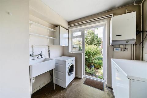 43 Selsdon Close, Surbiton, KT6 4TF