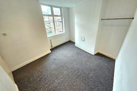 2 bedroom flat to rent, Bankfield Avenue, Longsight, Manchester, M13