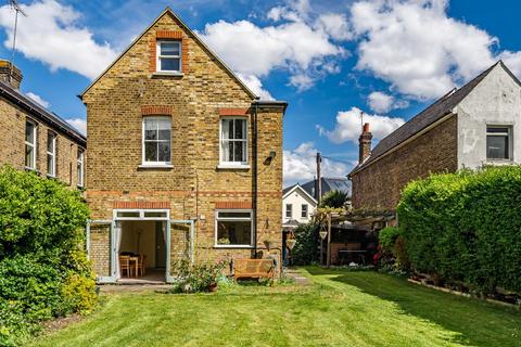 23 Dinton Road, Kingston Upon Thames, KT2 5JT