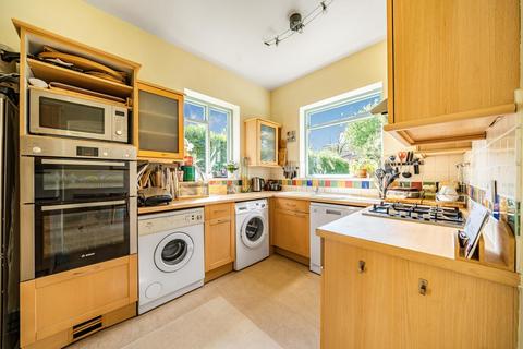 23 Dinton Road, Kingston Upon Thames, KT2 5JT