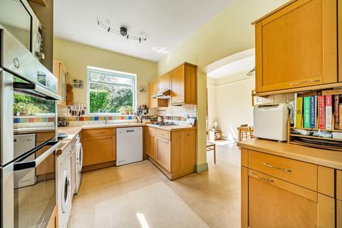 23 Dinton Road, Kingston Upon Thames, KT2 5JT