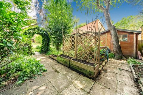 23 Dinton Road, Kingston Upon Thames, KT2 5JT