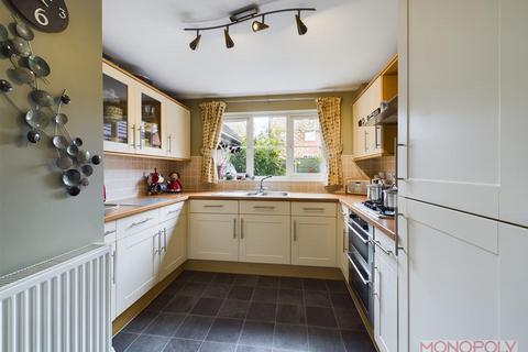 4 bedroom detached house for sale, Top Farm Road, Rhosrobin, Wrexham