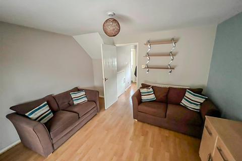 2 bedroom terraced house to rent, Oulton Close, Arnold