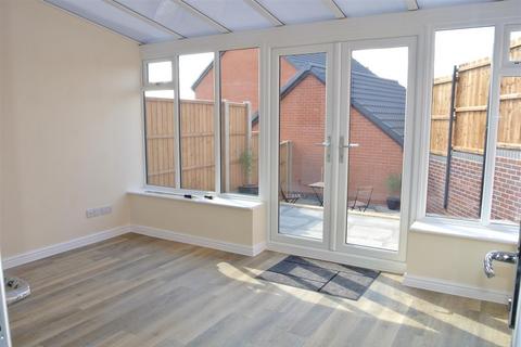 2 bedroom semi-detached house to rent, Marbled Close, Leamington Spa