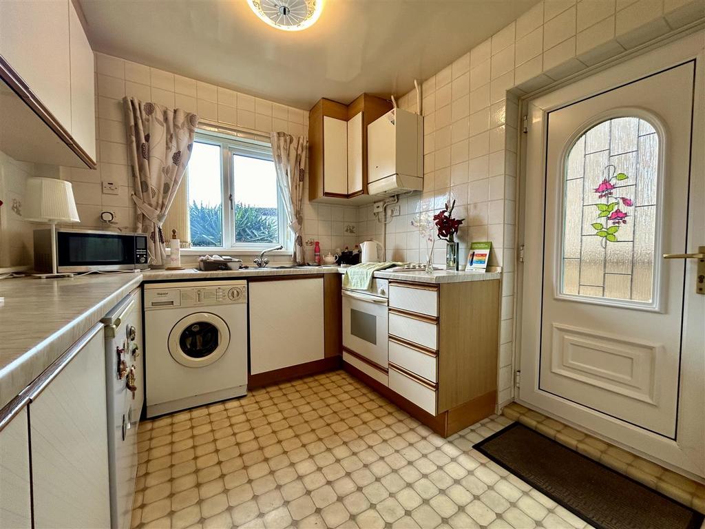 Kitchen v1.jpg