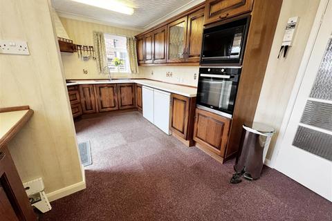 4 bedroom detached house for sale, Hardys Road, Cleethorpes, N.E. Lincs, DN35 0DW