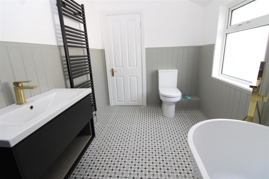 Bathroom.JPG