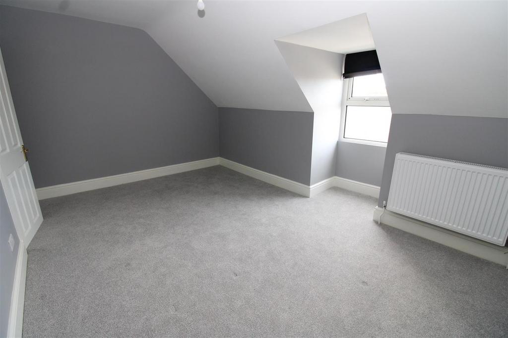Top floor big bedroom.JPG