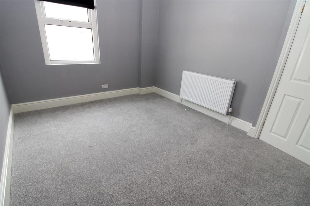 Back bedroom middle floor.JPG