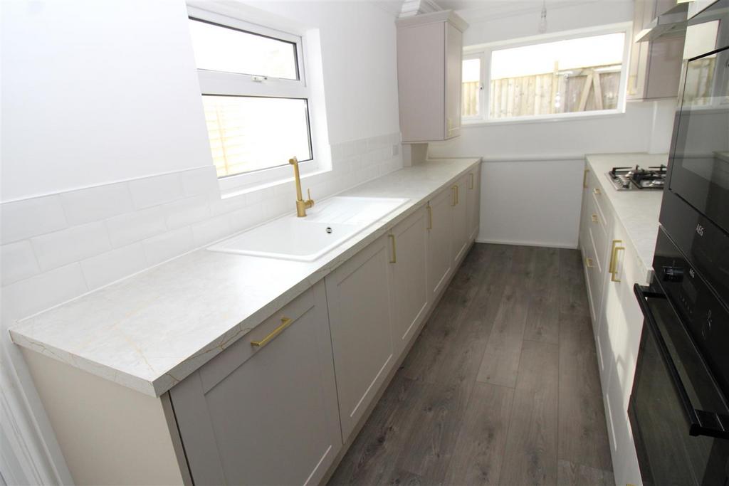 Kitchen 2.JPG