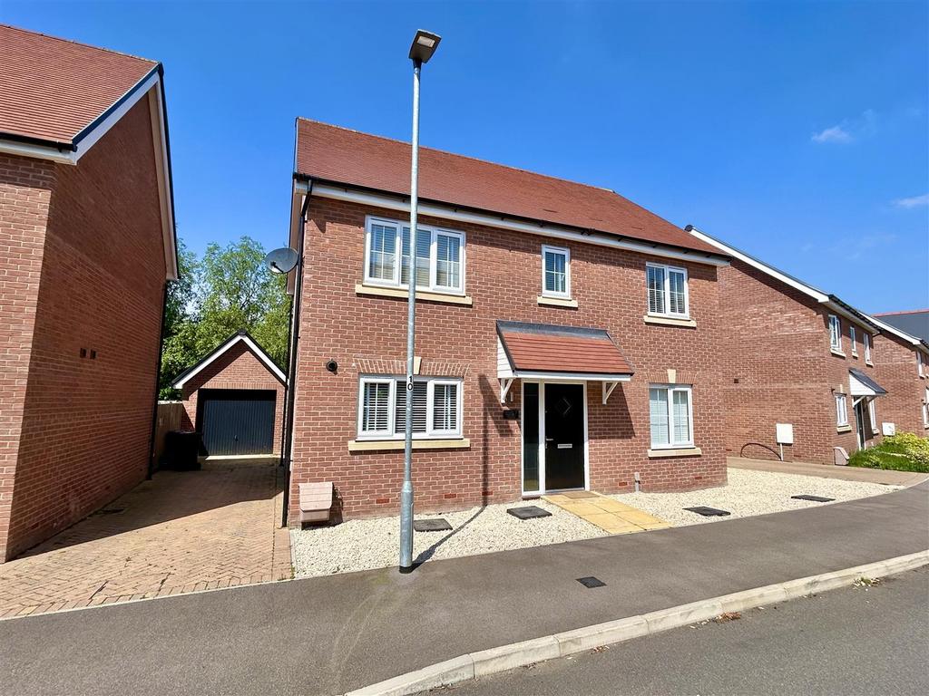 Radcliffe Way, Great Leighs, Chelmsford 4 bed detached house for sale