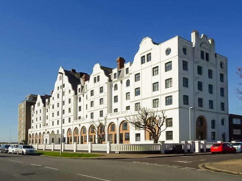 Dolphin Lodge, Grand Avenue, Worthing, BN11 1 bed flat to rent £1,100