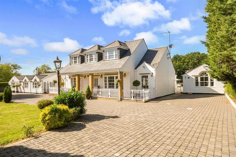 5 bedroom detached house for sale, * SIGNATURE HOME * Billericay Road, Herongate, Brentwood