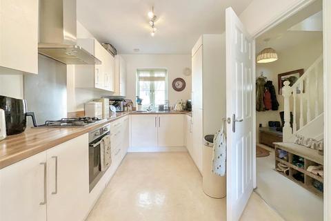 18 Moss Way, Cirencester, GL7 1RS