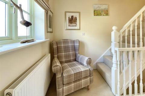 18 Moss Way, Cirencester, GL7 1RS