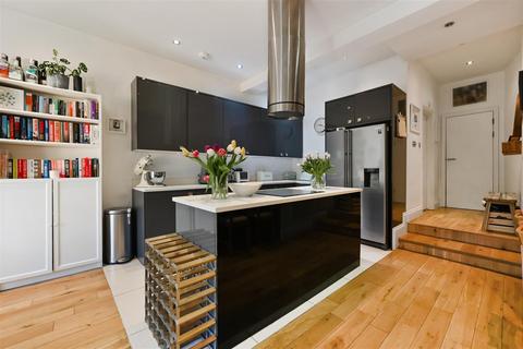 1 bedroom flat for sale, Caxton Road, Wimbledon SW19