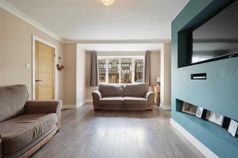 27 Brampton Meadows, Thurcroft, Rotherham, S66 9ND