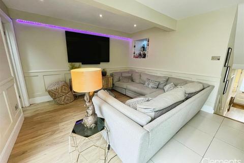 12 Caernarvon Close, Hemel Hempstead, HP2 4AN