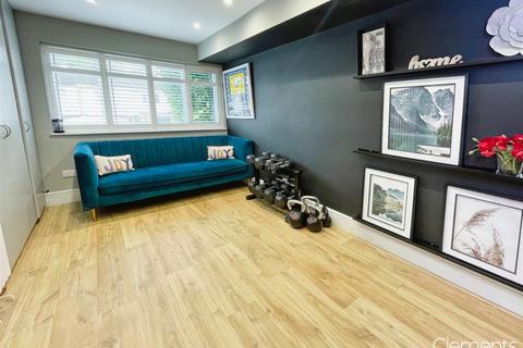 12 Caernarvon Close, Hemel Hempstead, HP2 4AN
