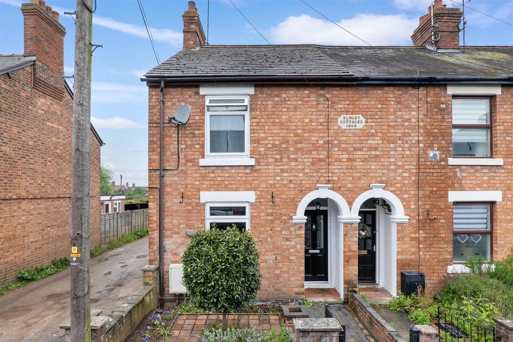 Kings Road, Evesham WR11 2 bed end of terrace house for sale £250,000
