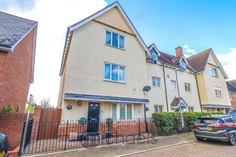 5 bedroom townhouse to rent, Rouse Way, Colchester, CO1 2TT