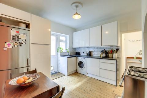 2 bedroom flat for sale, Leahurst Road, Hither Green , London, SE13