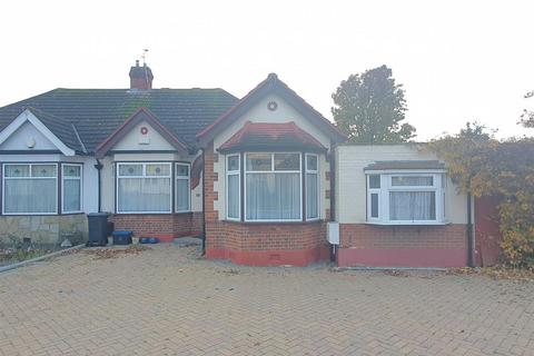 4 bedroom semi-detached bungalow to rent, Falmouth Gardens, Ilford