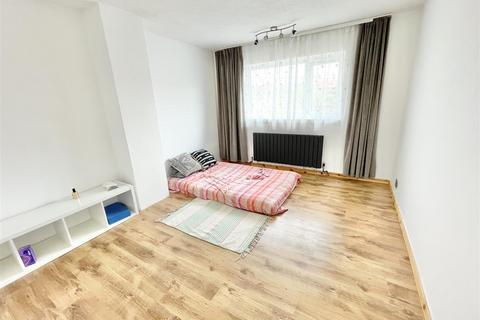 305 Hawthorn Drive, Ipswich, IP2 0QX