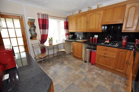 2 bedroom detached bungalow for sale, Station Road, St. Clears, Carmarthen