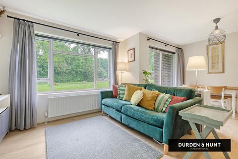 2 bedroom apartment for sale, Malcolm Way, Wanstead, E11