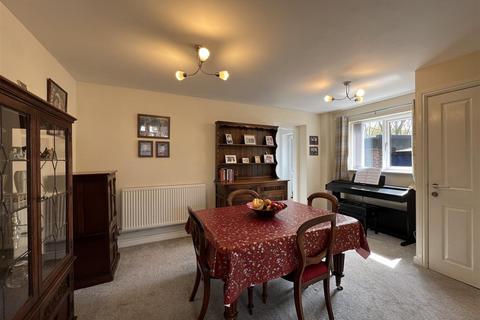 4 Camborne Close, Congleton, CW12 3BG