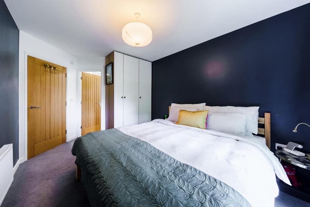 E - bed 1.jpg