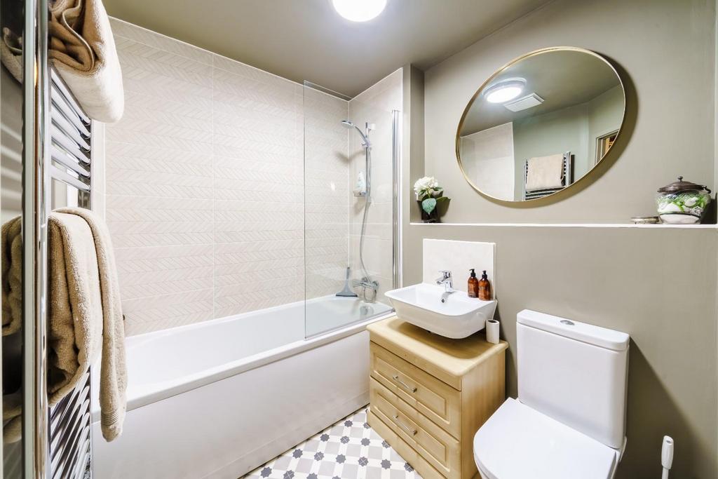 G - bathroom.jpg