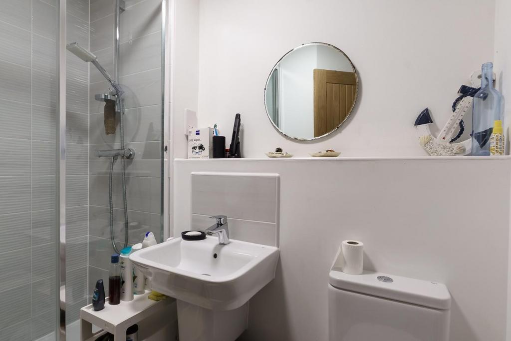 I - ensuite.jpg