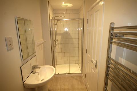 1 bedroom flat to rent, High Street, Littlehampton BN17