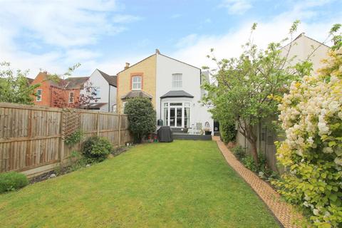 25 Park Road, Wallington, SM6 8AA