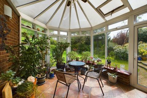 30 Featherbed Lane, Croydon, CR0 9AE