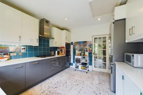 30 Featherbed Lane, Croydon, CR0 9AE