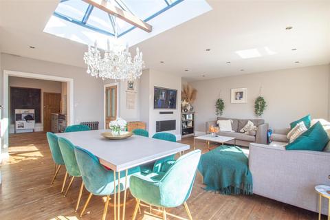 25 Adalia Crescent, Leigh-on-sea, SS9 3SN
