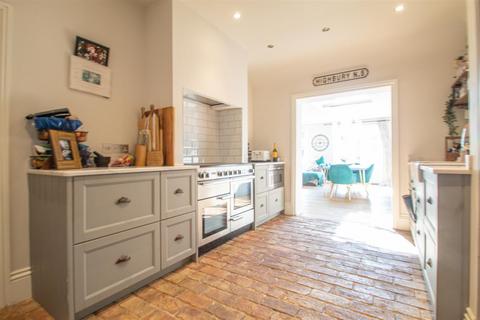 25 Adalia Crescent, Leigh-on-sea, SS9 3SN